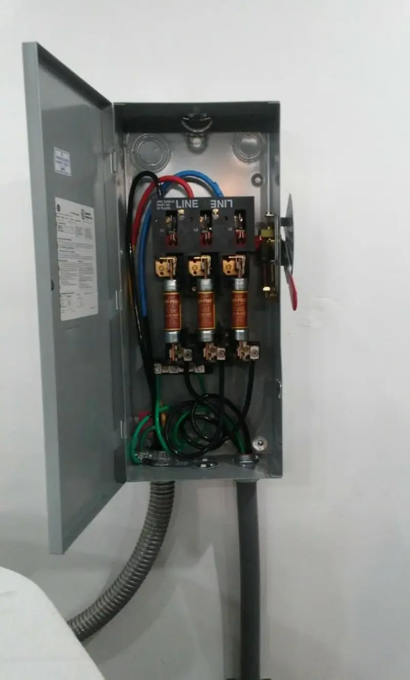 Three-phase disconnect switch installed for Smoke Detector Installation in Shapleigh
